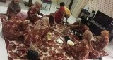 3-potret-serunya-orang-ngumpul-walaupun-outfitnya-bikin-salfok