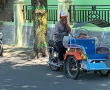 4-kejadian-langka-pengendara-motor-di-jalan-auto-acungin-jempol