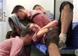 4-orang-ini-terlalu-mabuk-untuk-menyadari-kekonyolan-mereka