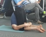 4-posisi-aneh-di-tempat-yang-nggak-semestinya-ckck-ada-ada-aja