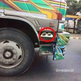 4-potret-lepas-alas-kaki-terkocak-ya-gini-kalau-kelewat-sopan