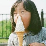 akibat-main-hp-saat-pesan-makanan-sedih-deh