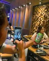 aksi-kocak-orang-pura-pura-motret-ini-kocak-abis-bikin-ngakak