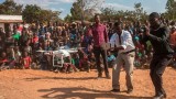 anak-africa-vs-drone-jelas-bukan-sesuatu-yang-kamu-lihat-tiap-hari