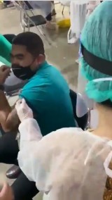 bapack-bapack-tattoan-takut-di-dengan-jarum-suntik