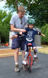 bocah-gokil-satu-roda-terobos-kemacetan