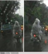 buat-3-orang-ini-kayanya-mending-nggak-bisa-nafas-daripada-basah-kuyup