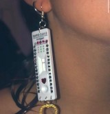 deretan-bentuk-anting-antimaintream-ini-bikin-tepuk-jidat