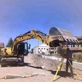 deretan-kelakuan-kocak-tukang-bangunan-memanfaatkan-alat-proyek-kreatif-abis