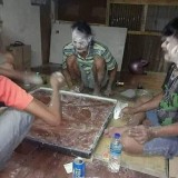 deretan-momen-ketika-orang-susah-buat-ngalah-ini-bikin-senyum-tipis