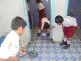 deretan-potret-hukuman-jaman-sekolah-ini-bikin-kamu-kangen-masa-sekolah