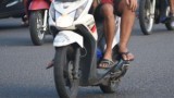 efek-motoran-nggak-boleh-pake-sendal-jepit