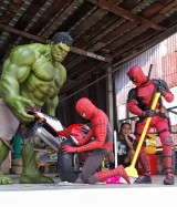 foto-kocak-bareng-superhero-ini-keren-dan-bikin-ngakak