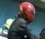 helm-rusak-di-jalan-fokus-auto-buyar