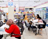 kamu-yang-pernah-jajan-di-kantin-pasti-tau-rasanya-mbaknya-kesel-gak-ya