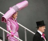 kasian-6-orang-ini-kayanya-bingung-gimana-caranya-berpakaian