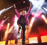 keasyikan-tampil-sampai-lupa-daratan