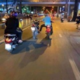 kelakuan-kcak-orang-lagi-atraksi-ini-bikin-melongo-lihatnya