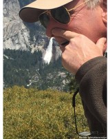 kelakuan-kocak-dan-nyeleneh-kakek-nenek-ini-dalam-menikmati-hidup-bikin-geleng-geleng-kepala