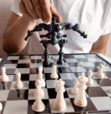 kelakuan-kocak-orang-main-catur-dengan-bidak-yang-nyeleneh-ini-bikin-geleng-kepala