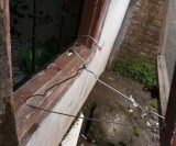 kelakuan-kocak-orang-pakai-hanger-pakaian-endingnya-bikin-tepuk-jidat