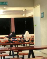 kelakuan-kocak-orang-yang-terekam-kamera-ini-bikin-mood-ceria-lagi