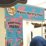 kelakuan-kocak-para-pedagang-susu-dalam-promosi-ini-bikin-cengar-cengir-sendiri