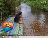kelakuan-nyeleneh-bapak-bapak-saat-mancing