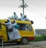 kelakuan-nyeleneh-dan-kocak-penumpang-angkutan-umum