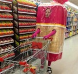 ketika-supermarket-jadi-ajang-cosplay