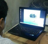 life-hack-nyeleneh-stand-laptop-ini-kreatifnya-kebangetan