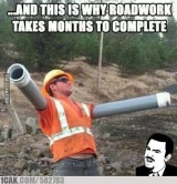 lucunya-tukang-bangunan-di-sela-pekerjaannya