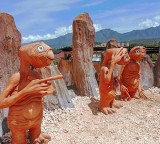 mampir-ke-ufo-park-bisa-langsung-berfoto-sama-alien