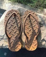 model-sandal-yang-nyeleneh-dan-kocak-bikin-ngakak