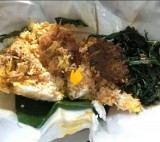 momen-akward-saat-beli-nasi-bungkus-ini-bikin-mata-melongo