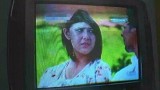 momen-kocak-nonton-sinetron-di-tv-rusak-ini-bikin-tepuk-jidat