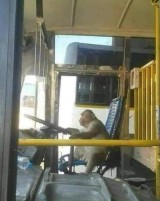 momen-kocak-orang-naik-bus-bikin-ngakak-sampai-nangis