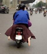 momen-pas-orang-difoto-dari-belakang-penampakannya-saling-melengkapi