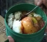 momen-sial-ketika-makan-bakso-ini-bikin-elus-dada