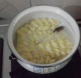 moment-apes-saat-mau-makan-mie-ini-bikin-auto-ngelus-dada