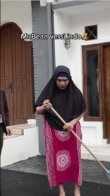 mrbean-indo-vs-emak-emak-komplek