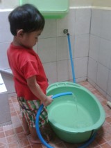 keran-ngeluarin-air-udah-biasa-keran-minum-air-wah-nonton-dulu-deh