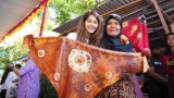 pamer-batik-indonesia-digotong-ke-liverpool