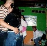 potret-bapak-bapak-kelebihan-energi-saat-bekerja-ini-bikin-geleng-kepala