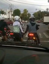 potret-berlebihan-orang-pacaran-di-tempat-umum-ini-bikin-jomblo-nangis