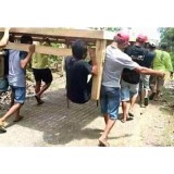 potret-kocak-bapak-bapak-ketika-bertugas-ini-bikin-ngakak-abiezz