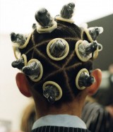 potret-kocak-ikat-rambut-pakai-benda-aneh-ini-bikin-geleng-kepala