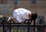 potret-kocak-karena-akibat-telat-datang-masjid-yang-penuh-bikin-geleng-geleng