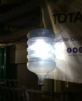 potret-kocak-kreasi-lampu-gantung-ini-bikin-geleng-kepala