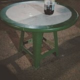 potret-kocak-manfaatin-kursi-plastik-ini-luar-biasa-bikin-geleng-kepala